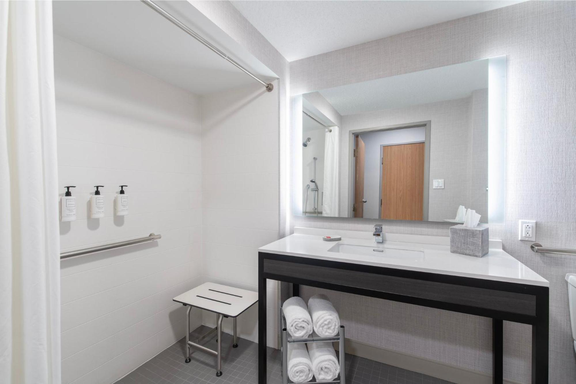 Holiday Inn Express South Burlington - Downtown By Ihg Exterior foto