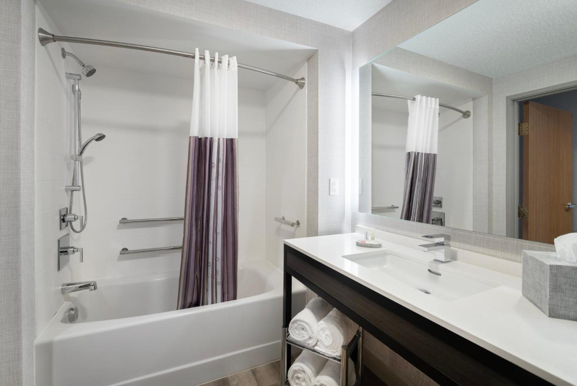 Holiday Inn Express South Burlington - Downtown By Ihg Exterior foto